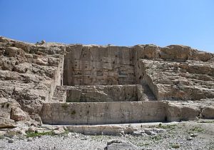 آغاز فصل جدید مرمت از ایوان قدمگاه ارسنجان با تامین اعتبارات ویژه