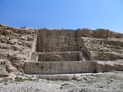 آغاز فصل جدید مرمت از ایوان قدمگاه ارسنجان با تامین اعتبارات ویژه