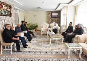 دیدار مدیرکل کتابخانه های عمومی فارس با خانواده شهیده نرجس شیخ‌ پور شیرازی