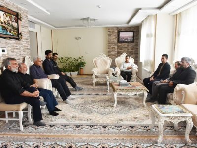 دیدار مدیرکل کتابخانه های عمومی فارس با خانواده شهیده نرجس شیخ‌ پور شیرازی