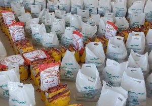 اهدای ۱۱۰ بسته معیشتی بین نیازمندان شهرستان آباده