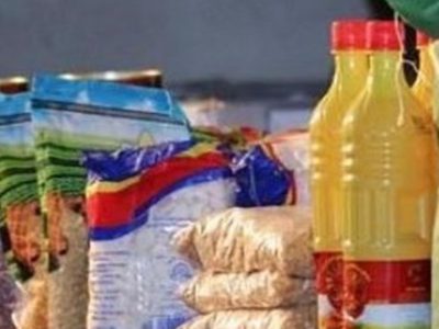 تقسیم بستههای معیشتی در بین نیازمندان در روستای بلیان کازرون