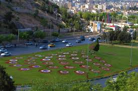 استقبال از بهار با گل‌آرایی در منطقه چهار شیراز