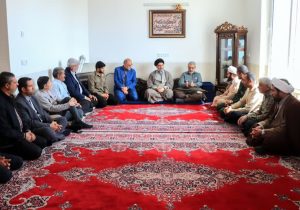 دیدار جانشین فرمانده کل سپاه در قرارگاه امنیتی امام علی(ع) با خانواده امام جمعه شهید شهرستان کازرون