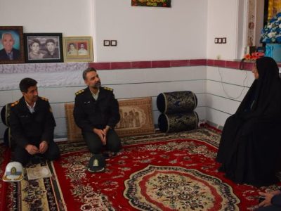 دیدار فرمانده انتظامی شهرستان مرودشت با خانواده شهید مرادی