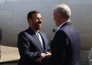 معاون رئیس جمهور و رئیس سازمان برنامه و بودجه کشور وارد شیراز شد