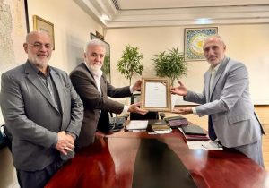 تقدیر معاون رئیس‌جمهور از «محمدحسن اسدی» شهردار کلان‌شهر شیراز به‌خاطر اتمام پروژه‌های بزرگ شهری قبل از موعد مقرر و باکیفیت مطلوب/ این موفقیت‌ها نشان‌دهنده لیاقت و کاردانی شهردار و اعضای شورای اسلامی شهر شیراز است