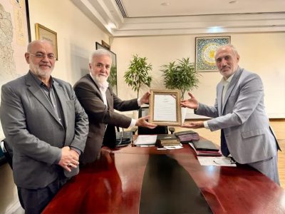 تقدیر معاون رئیس‌جمهور از «محمدحسن اسدی» شهردار کلان‌شهر شیراز به‌خاطر اتمام پروژه‌های بزرگ شهری قبل از موعد مقرر و باکیفیت مطلوب/ این موفقیت‌ها نشان‌دهنده لیاقت و کاردانی شهردار و اعضای شورای اسلامی شهر شیراز است