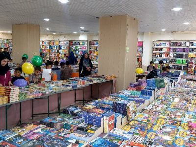 برپایی نمایشگاه کتاب در شهرستان آباده