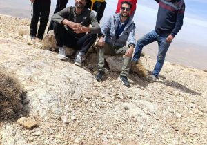 صعود رانندگان بهمنی به بلندترین قله آباده