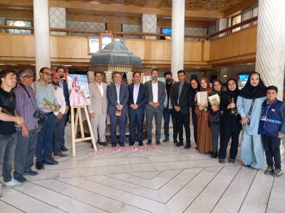 عکاسان خبری گل و گلاب میمند را به نمایشگاه رساندند