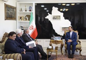 اهدای لوح تقدیر به استاندار فارس از سوی سازمان بهزیستی کشور