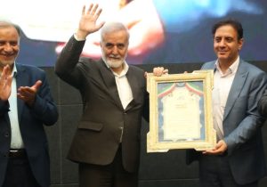 تقدیر از محمدحسن اسدی سکان‌دار مدیریت شهری به منظور ارتقای کیفی خدمات‌رسانی به شهروندان و میهمانان نوروزی/ شیراز در نوروز خوش درخشید