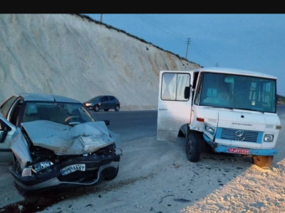 ۱۵ مصدوم در برخورد مینی‌بوس با سواری