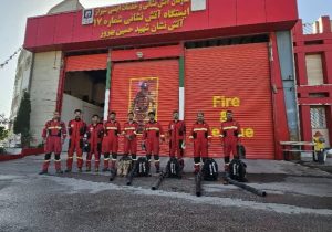 اعزام ده نفر از آتش‌نشانان شیراز به منظور مهار آتش‌سوزی گسترده در کوه‌های قلعه سفید ممسنی