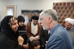 تجلیل وزیر فرهنگ و ارشاد اسلامی از دختر شهید مسلم نصر از شهدای مدافع حرم جهرم