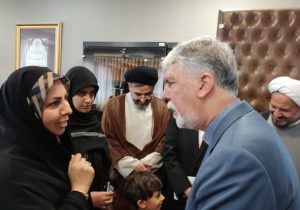 تجلیل وزیر فرهنگ و ارشاد اسلامی از دختر شهید مسلم نصر از شهدای مدافع حرم جهرم