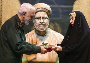 رونمایی از سردیس شهید آیت‌الله رئیسی در دانشکده علوم قرآنی شیراز