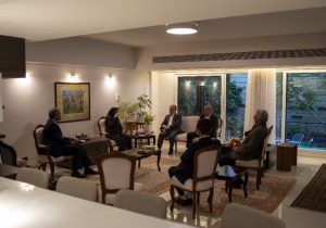 حضور وزیر علوم در منزل پروفسور افسانه صفوی و پروفسور ناصر ایران‌پور