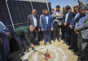 آغاز ساخت نیروگاه خورشیدی در فیروزآباد