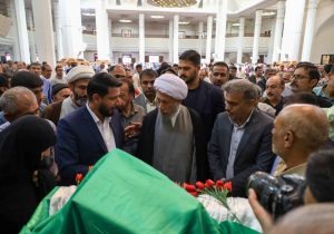 رونمایی از مصحف قرآنی به خط دانش آموزان دختر یک هنرستان درشیرازی