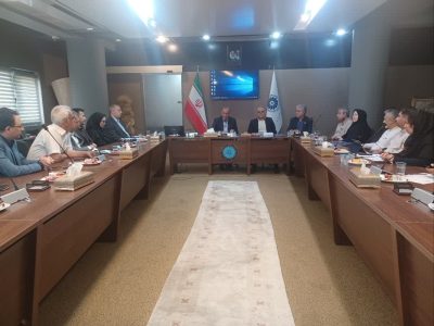 جلسه هم‌اندیشی معاون ارزیابی کیفیت سازمان ملی استاندارد ایران با روسای تشکل ها و فعالان اقتصادی استان فارس