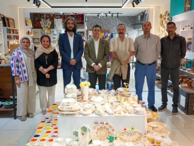 بازدید معاون فرهنگی وزارت علوم از محصولات ارم‌ گالری دانشگاه شیراز