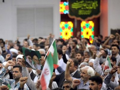 مشت گره کرده فارس در جمعه همدلی و ایستادگی