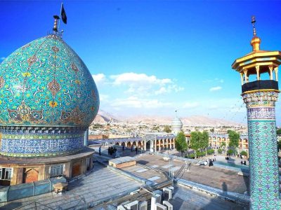 اهتزاز پرچم عزای حسینی(ع) بر فراز گنبد حرمین مطهر احمدی و محمدی (ع)