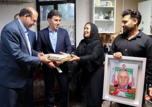 دیدار مدیرعامل صندوق شاهد بنیاد شهید و امور ایثارگران با خانواده ۴ شهید جنگ تحمیلی ۱۲ روزه در شیراز و مرودشت