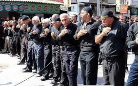 مراسم سینه زنی لاری با قدمت ۱۰۰ ساله