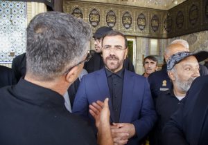 حضور استاندار فارس در کنار مردم در نماز ظهر عاشورا