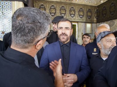 حضور استاندار فارس در کنار مردم در نماز ظهر عاشورا