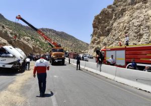واژگونی اتوبوس در جاده فیروزآباد به کوار با ۱۵کشته و ۲۷مصدوم