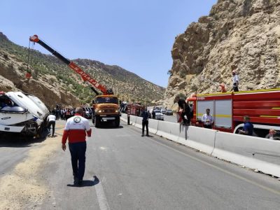 واژگونی اتوبوس در جاده فیروزآباد به کوار با ۱۵کشته و ۲۷مصدوم