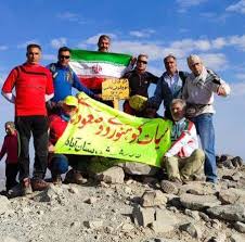 کوهنوردان آباده قله کمال سهند را فتح کردند