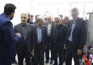 بازدید رئیس دانشگاه علوم پزشکی شیراز از خطوط تولید محصولات سلامت‌محور در پارک علم و فناوری سلامت