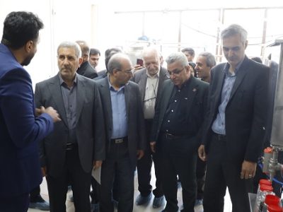 بازدید رئیس دانشگاه علوم پزشکی شیراز از خطوط تولید محصولات سلامت‌محور در پارک علم و فناوری سلامت