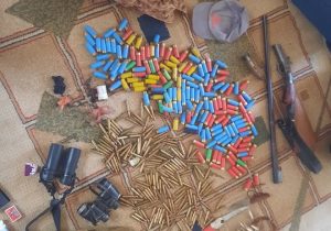 کشف مهمات، گوشت شکار و سلاح غیرمجاز از مخفیگاه شکارچی متخلف در کوه هوا لامرد