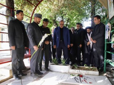 مراسم گلباران قبور مطهر شهدا در شیراز به مناسبت آغاز هفته دولت