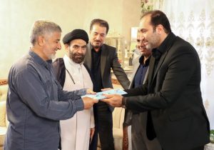 دیدار مسئولان بنیاد با آزاده‌ای که هشت سال در اسارت دشمن بود