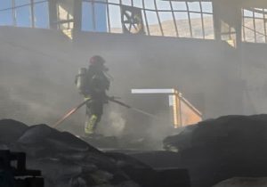 مهار آتش‌سوزی در یک سوله در شهرک صنعتی شیراز