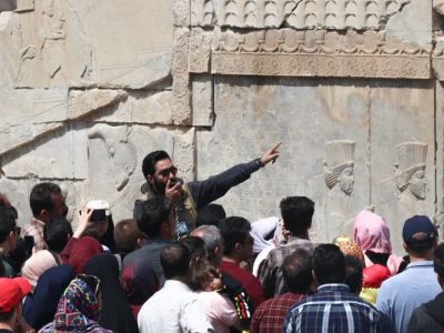 ساماندهی گروه راهنمایان گردشگری تخت جمشید برای ارتقاء کیفیت خدمات