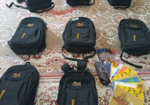 توزیع ۱۳۰۰ بسته لوازم‌التحریر بین دانش‌آموزان مناطق کمتر‌ توسعه‌ یافته فارس توسط آستان قدس رضوی