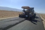 اجرای آسفالت معابر روستای خانه‌کت استهبان از محل قیر مشارکتی