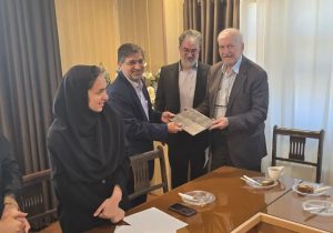 تقدیر از پنج تن از اساتید حامی و عضو صندوق حمایت از دانشجویان رشته پزشکی