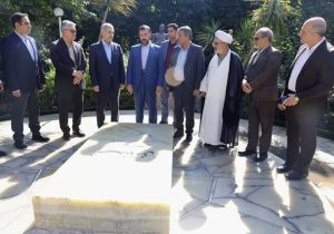 حضور استاندار فارس در یادمان زندهیاد محمد نمازی خیر نیکاندیش و واقف بیمارستان نمازی