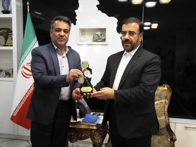 اعطای نشان ویژه سقای افتخاری به استاندار فارس