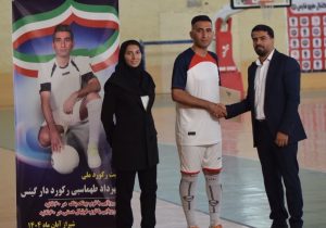 ثبت رکورد جدید روپایی تک پا با توپ پینگ پونگ در شیراز