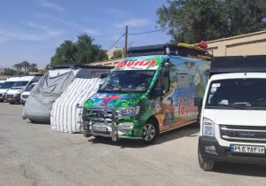 حضور کاروان گردشگری متشکل از گردشگران سراسر کشور در شهر تاریخی لار